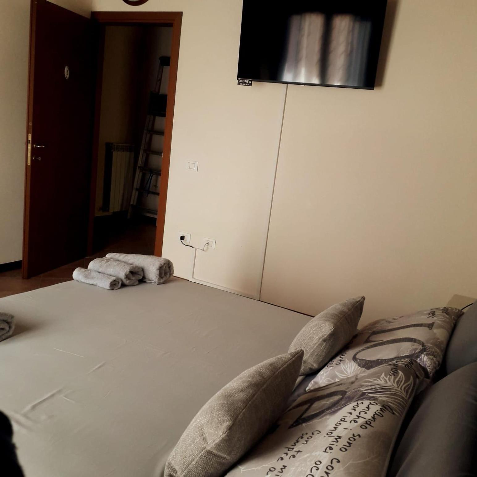 Beb Ulivo Bed and Breakfast Santa Giuletta Exteriör bild
