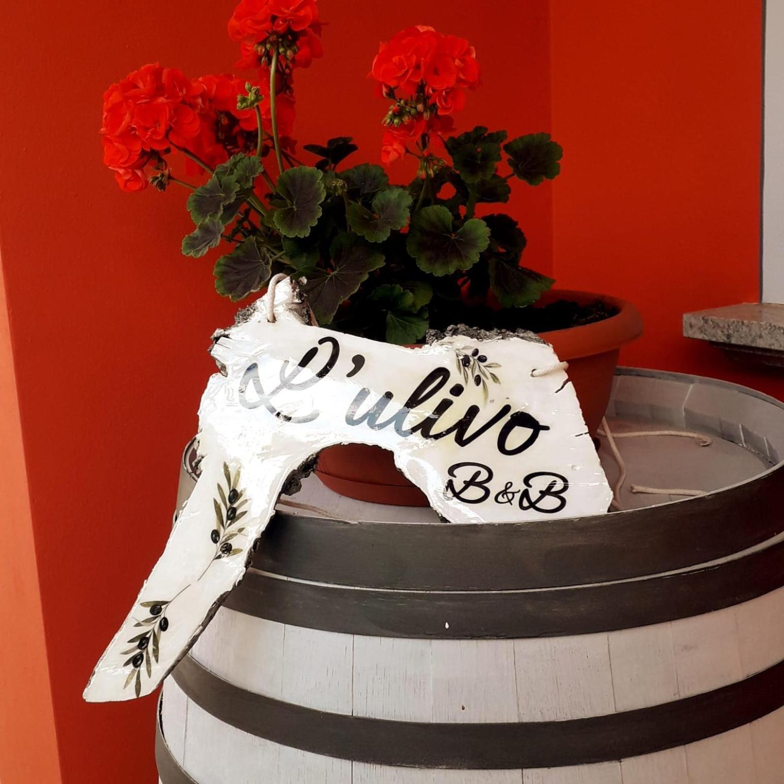 Beb Ulivo Bed and Breakfast Santa Giuletta Exteriör bild