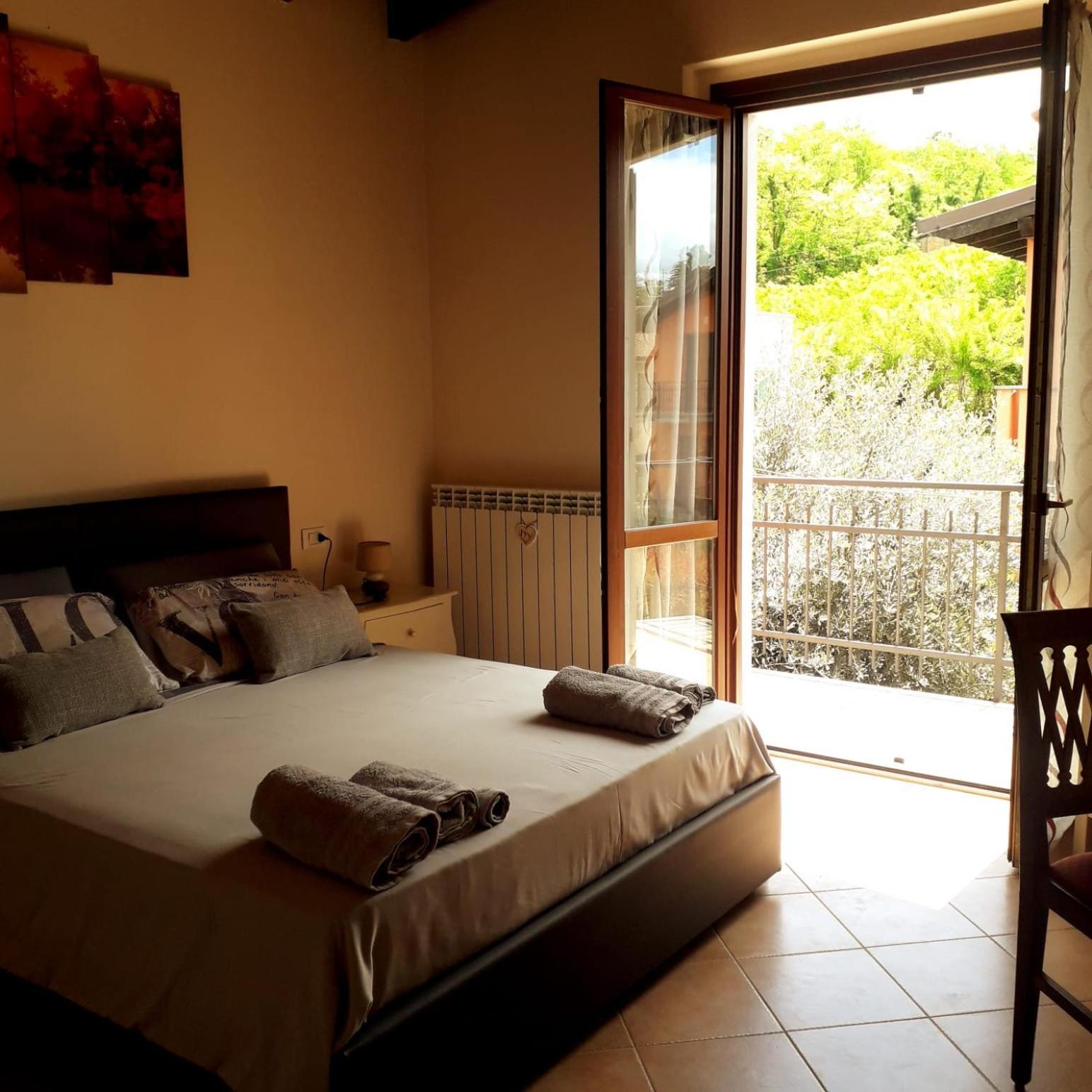Beb Ulivo Bed and Breakfast Santa Giuletta Exteriör bild